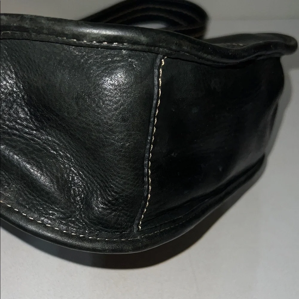 Fossil shoulder Bag with Contrast Stitching
